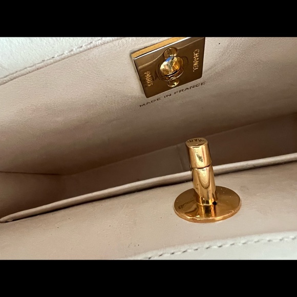 Up for Trade🔥🔥🔥RARE 🔥 Chanel Mini Tote Pearl Crossbody Bag - Picture 9 of 14